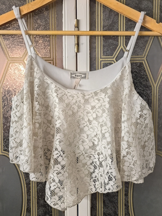 Kirra Tops - Kirra Ivory Lace Crop Top